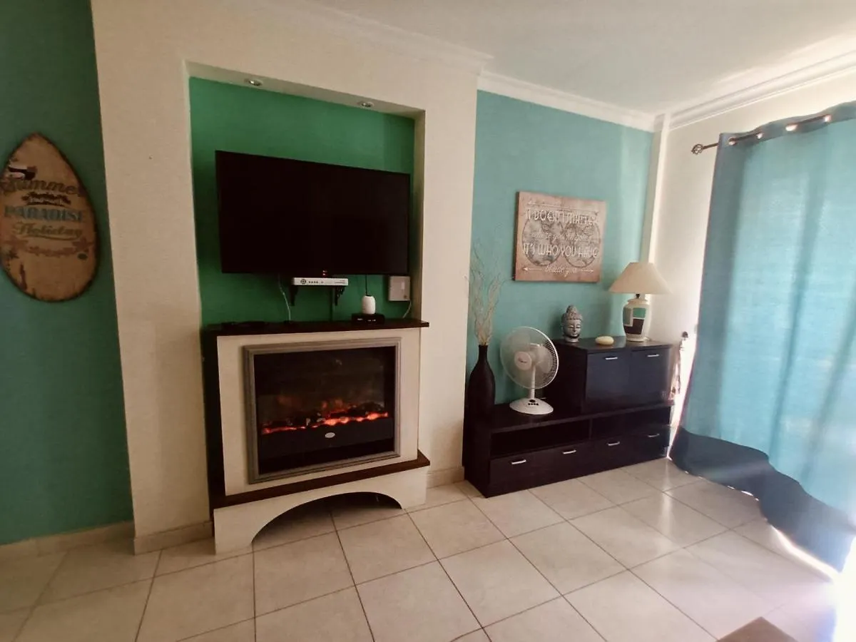 Encanto Holiday Home 아데제 0*,