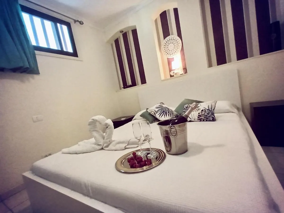 아파트 Encanto Holiday Home 아데제