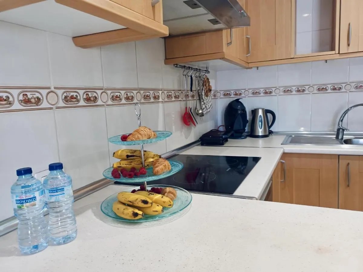 Encanto Holiday Home 아데제