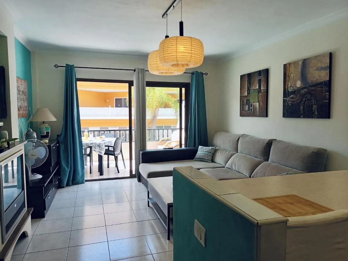 아파트 Encanto Holiday Home 아데제