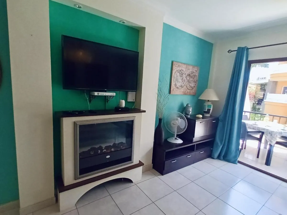 아파트 Encanto Holiday Home 아데제